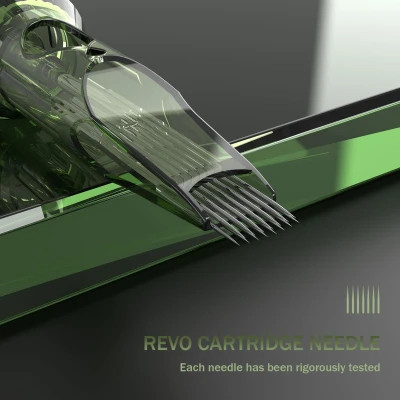 نمای نزدیک نوک کارتریج پن اینکین روو 7RS با بدنه سبز شفاف، طراحی دقیق نوک سوزن و ساختار حرفهای، مناسب شیدینگ کنترلشده، سایهزنی نرم و رنگگذاری تتو