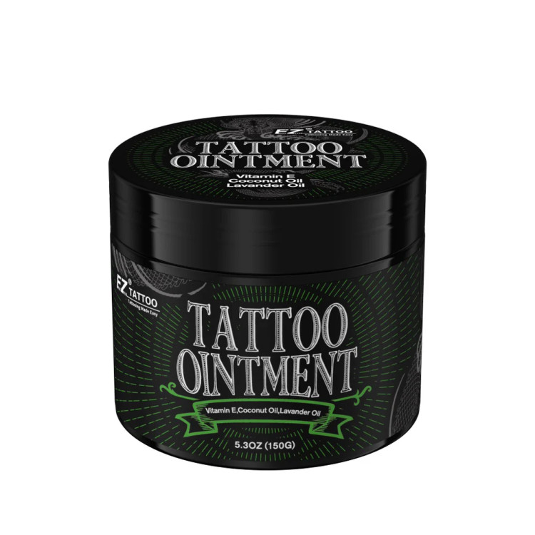 کرم حین کار تتو EZ Tattoo وزن ۱۵۰ گرم، حاوی ویتامین E، روغن نارگیل و روغن اسطوخودوس، مناسب روانسازی و مرطوب نگهداشتن پوست هنگام اجرای تتو