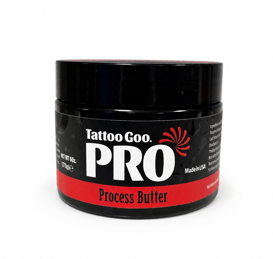 کرم باتر تاتو Tattoo Goo PRO Process Butter در قوطی مشکی با نوار قرمز، نمای روبهرو روی پسزمینه سفید