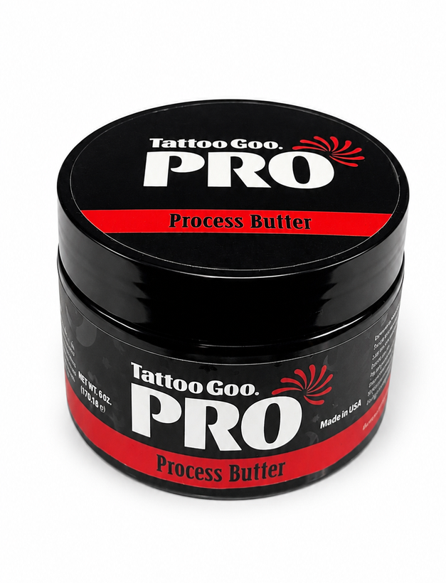 نمای زاویهدار کره تاتو Tattoo Goo PRO Process Butter حجم ۱۷۰ گرم با ظرف مشکی و برچسب قرمز روی پسزمینه سفید
